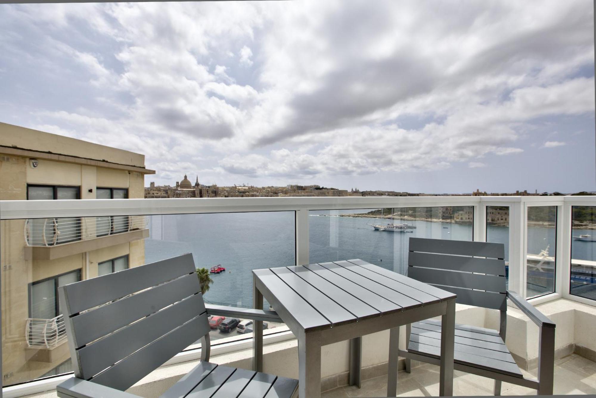 Bastions Seaview Apartments And Duplex Penthouse In Sliema By Shortletsmalta Buitenkant foto